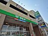 周辺：スーパーは内装をリニューアルして品揃えも多く、お買い得商品も多いです。100円ショップSeriaやスシロー併設で便利。大型の駐車場が無料なのも嬉しい。