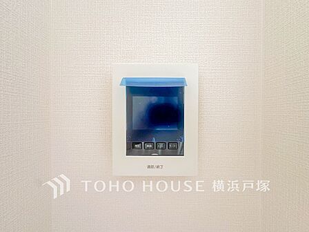 【TVモニタ付きインターホン】誰が来てもわかる様にモニター付きインターホンを設置。快適と安らぎを合わせた優しい設計。
