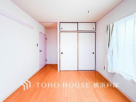 【Room】1日の疲れを癒し、心地よく寛げるようゆったりとした広さを確保しています。プライベートタイムをより優雅に穏やかに…。落ち着いた雰囲気を紡ぎます。