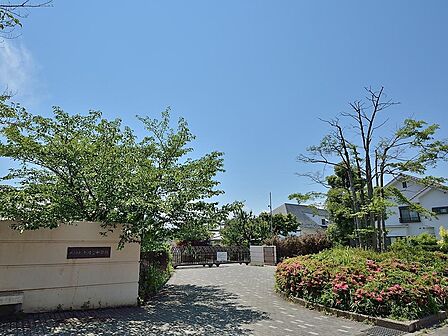 横浜市立中川西中学校まで約275m