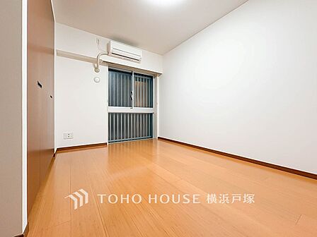 【Room】大きな窓からたっぷりと陽光が注がれる明るい空間。家族の成長に対応できる永住仕様の間取り。時を忘れて過ごす場所として過ごせるお部屋。