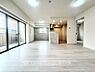 室内：造りこんだ空間演出の妙が生み出す光と質のハーモニーはこの住宅のクオリティの良さを実感させてくれます。