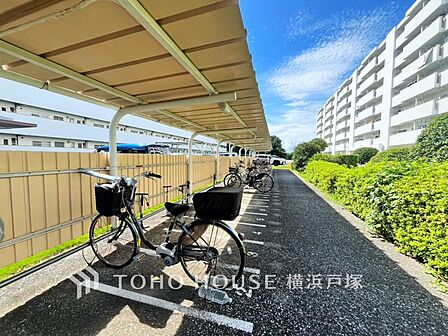 【Cycle lot】整理整頓された清潔感ある駐輪場。自転車を快適に収納でき、日常の移動をもっと便利にサポートします。