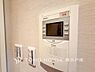 室内：【Video intercom】「見える安心」をカタチにしました。誰が来てもわかる様にモニター付きインターホンを設置。家事導線を考慮した個所に設置し防犯性と利便性に優れ快適と安らぎを合わせた優しい設計