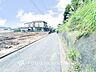 周辺：【Frontal road】住まいそのものだけでなく、周辺環境も暮らし心地を左右する大切なポイント。街並みや利便性にも目を向け、長く快適に暮らせる住環境を選びたいものです。(2026.9撮影)