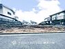 外観：家族の毎日を育む新たな住まいが、完成に向けて建築中です。これから整っていく住空間に、ご家族のライフスタイルを重ねてみてください。(2026.9撮影)