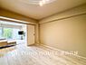 寝室：【Room】穏やかな寛ぎを届ける上質仕様のゆとりあるお部屋。自分時間を充実させながら心豊かにできるプライベート空間。