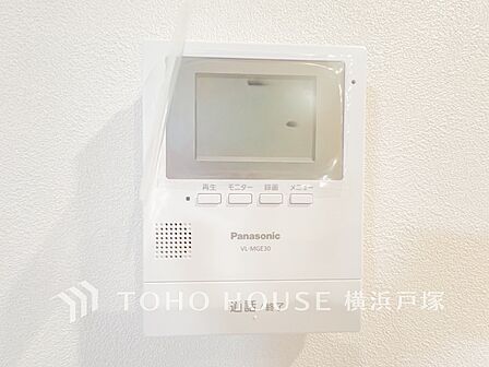 【Video intercom】「見える安心」をカタチにしました。誰が来てもわかる様にモニター付きインターホンを設置。家事導線を考慮した個所に設置し防犯性と利便性に優れ快適と安らぎを合わせた優しい設計
