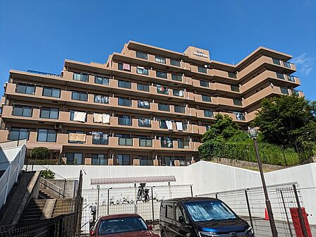 JR総武線・京成線の2路線が利用可能な立地