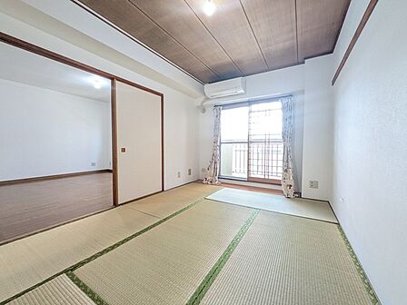 家事やお子様の遊び場としてもあると便利な和室。客間としてもお使いいただけます