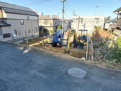 外観：全2棟の分譲地です。谷津小学校徒歩11分でお子様の通学・お迎えも便利