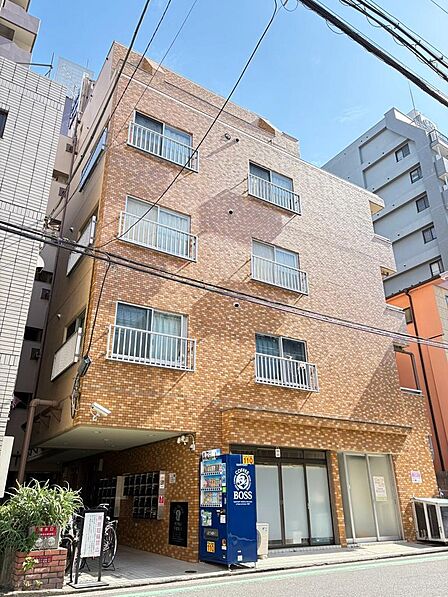 周囲の街並みに馴染む外観です。