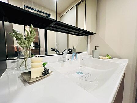 新規交換の洗面化粧台で気持ちよく新生活をスタートして下さい