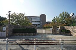 大和郡山市立郡山南中学校（724m）