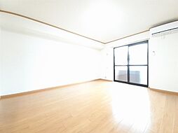 プレッソ モルティ 1階ワンルームのリビング/ダイニング