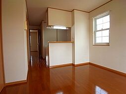 ウロジンゼ I 1階1LDKのリビング/ダイニング