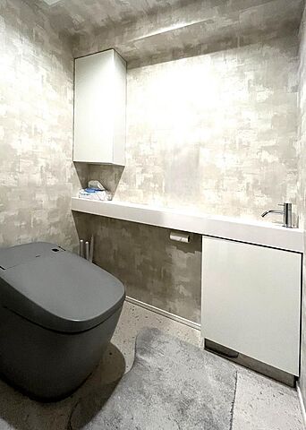 トイレ ハイ・トリオ赤坂8丁目 1階/-