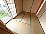 和室：お庭に面した和室がございます。