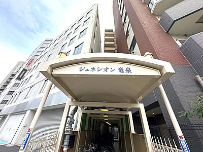 外観：重厚感と安心感を兼ね備えた佇まいが魅力。