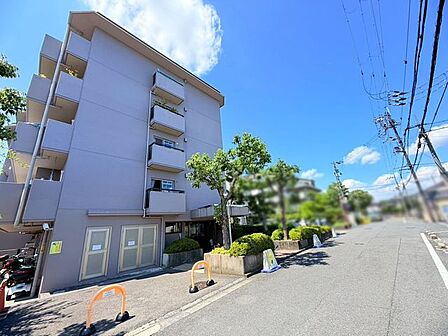 大和郡山病院まで約190m。急な体調不良や通院時にも利用しやすい立地です♪