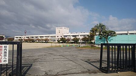 大和郡山市立郡山南小学校 徒歩15分。 1200m