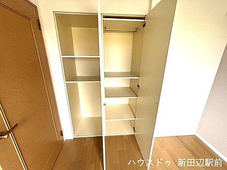 全居室収納完備。収納家具を減らして広々空間をお楽しみいただけるように工夫されていますね。