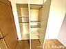 収納：全居室収納完備。収納家具を減らして広々空間をお楽しみいただけるように工夫されていますね。