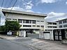 周辺：舞鶴市立新舞鶴小学校 徒歩14分。「自ら学び　たくましく　心豊かな　児童の育成」を学校教育目標とした、約550名の児童が通う小学校です。 1060m