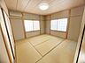 室内：和室にも窓が2カ所あり明るいです♪