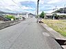 外観：南東の前面道路の様子です。