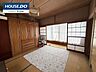 和室：木目の美しい大型収納と障子が調和する和室です。窓からの自然光が心地よいゆとりある空間です。