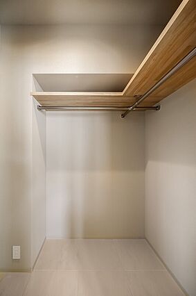 引き戸の中は広...