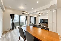 リビング/専有面積約67m2を2LDKにした間取りで、LDKは約19.1帖の広々とした空間。