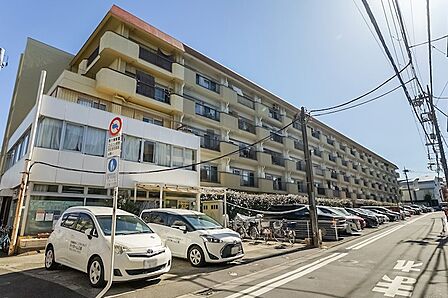 1975年竣工、総戸数141戸。
