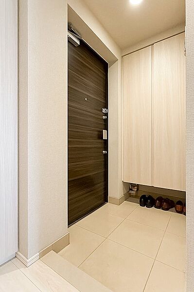 玄関を拡大表示