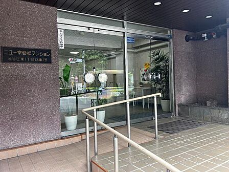 マンションエントランス