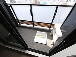 暖かな日差しのふりそそぐバルコニー