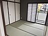 和室：和室6帖。押入付き。南東向き。2面バルコニーの和室。天袋