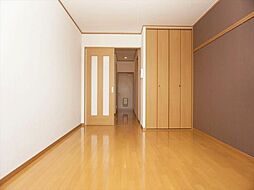 アドラブール勝田台 4階1Kのリビング/ダイニング