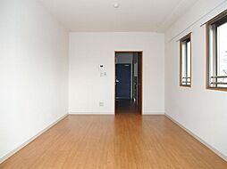 メテオール・リオン 1階ワンルームのリビング/ダイニング