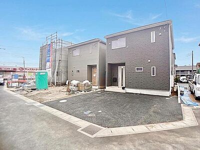 外観：現況；建築中