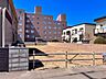 外観：約３２７m2の広さを現地で実感できる全景写真！建築条件がないため、住宅・二世帯・事務所など幅広い用途を検討いただけます！現地（２０２６年４月）撮影