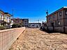外観：平坦な地勢で建築計画も進めやすく、基礎工事の検討もしやすい現況！敷地全体の広さが体感できる現地の様子です！現地（２０２６年４月）撮影