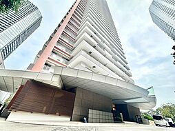 賃貸の更新時期が迫っている人。更新料を払うか、新しく賃貸を探して、敷金・礼金を払うか、悩ましいところ。いっそ購入してしまうのも手。家賃と同等程度の支払いで、自分の住まいを手に入れましょう。