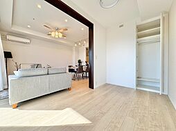 生活感を感じない空間では落ち着く事はできません。絶妙な雰囲気、配色、素材感を意識してコーディネート。