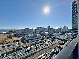 その豊かな眺望にふさわしい空間には、通風・採光にも優れ、心地よい光と風があふれています。