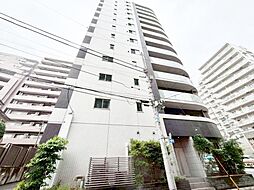 一つ屋根の下にそれぞれの暮らしがある。お部屋ぐらいは自分の価値観で自由にしたい。だからこそ、そのベースはシンプルであるべきだと思う。なぜなら、時の流れで人の好みは変わっていくものだから。