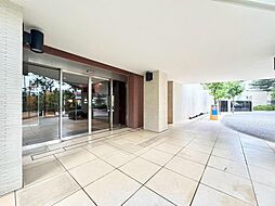 色合いも落ち着いた色を中心に構成され、重厚感のある雰囲気で居住者・来客者を迎えてくれます。