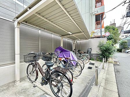 日勤の管理員勤務形態を採用しておりますので、マンション内のお手入れ・管理もしっかり行き渡っております。マンションというコミュニティーには管理体制の良し悪しはとても重要な部分となります。