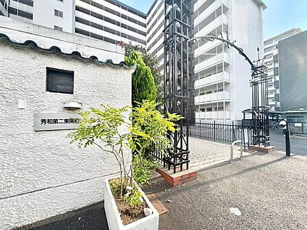 小学校入学前の子どもを持つ家庭の約6割が「家族や子どものため」に購入を希望。入学後の転校を避け、広い空間でのびのび育てたいなどの親心が、家探しのきっかけになっているようです。